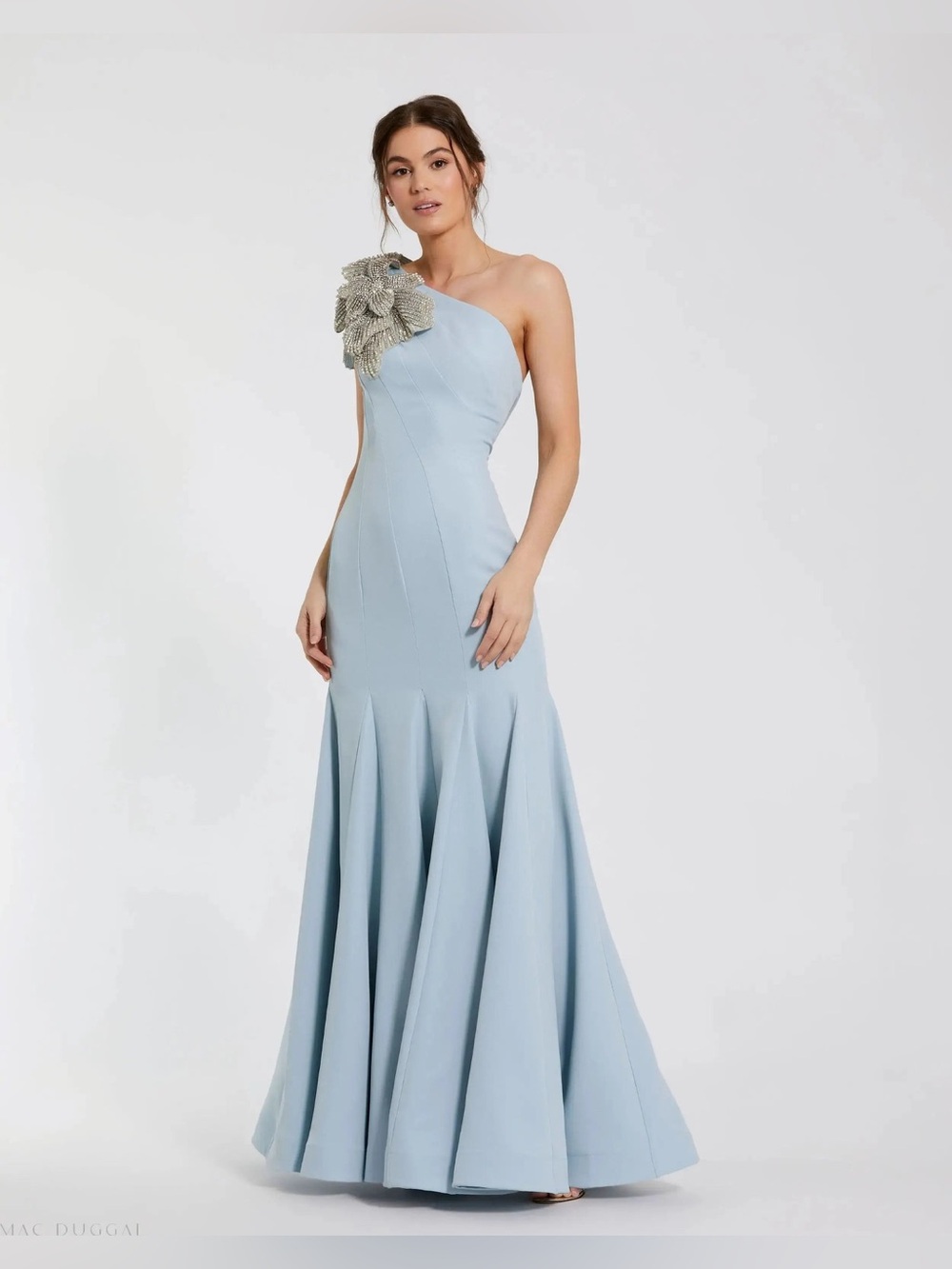 MAC DUGGAL
Blue Crepe One Shoulder Gown With Crystal Flower Size 2